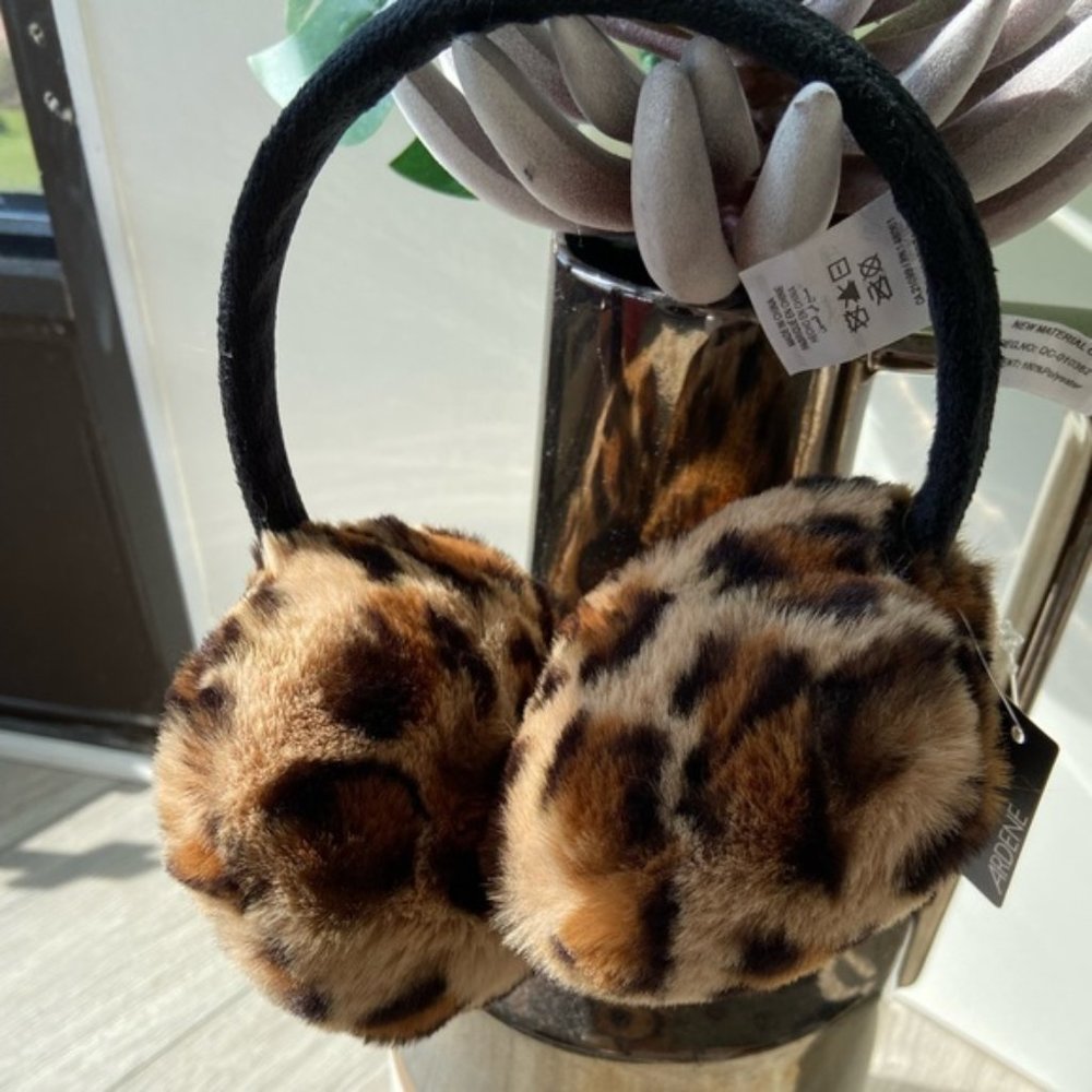 NWT Cheetah Print Faux Fur Ear Muffs 🎧🐆